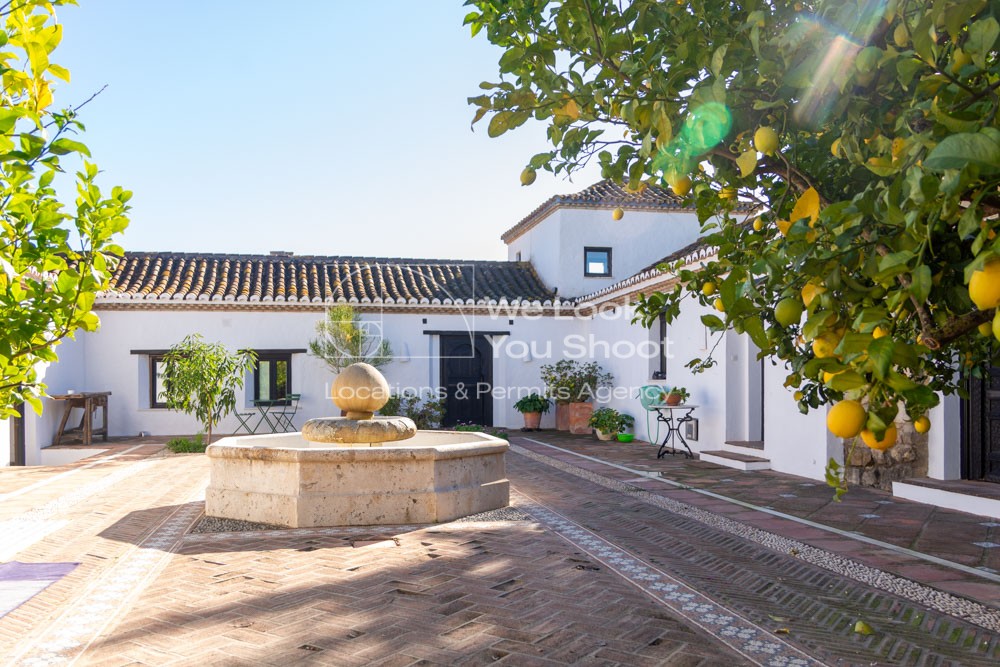 Casa de campo, finca, piscina, columpio, porche, blanco, piedra