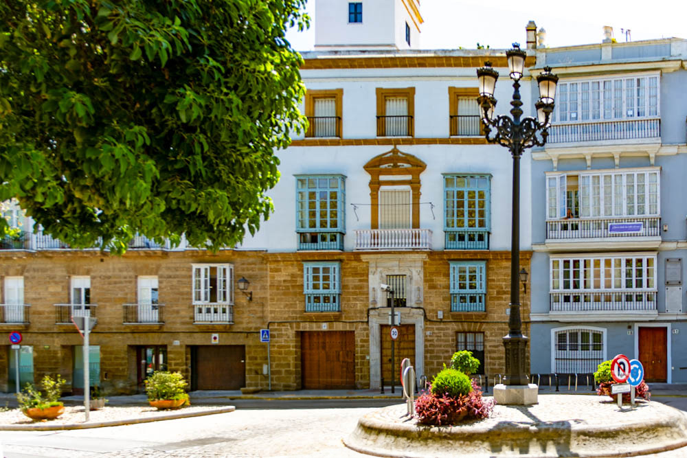 Tradicional casa de estilo colonial con vistas a la Alameda