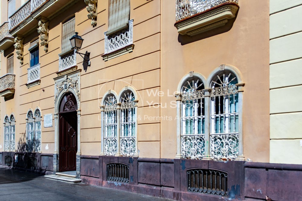 Entrada a casa palacio en la plaza de Candelaria
