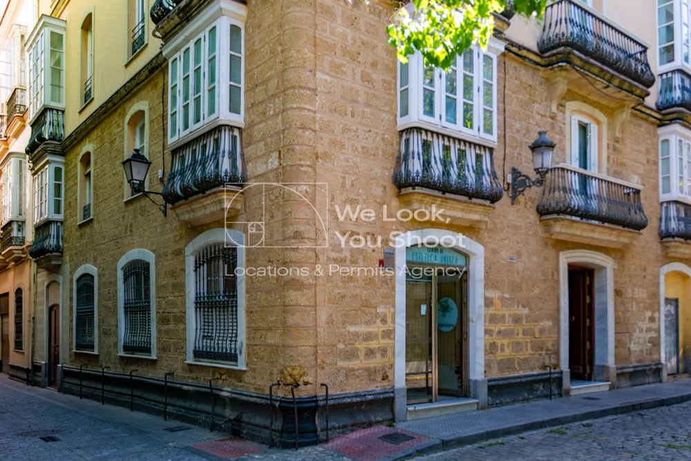 Fachada de casa en la Plaza de Mina en Cádiz