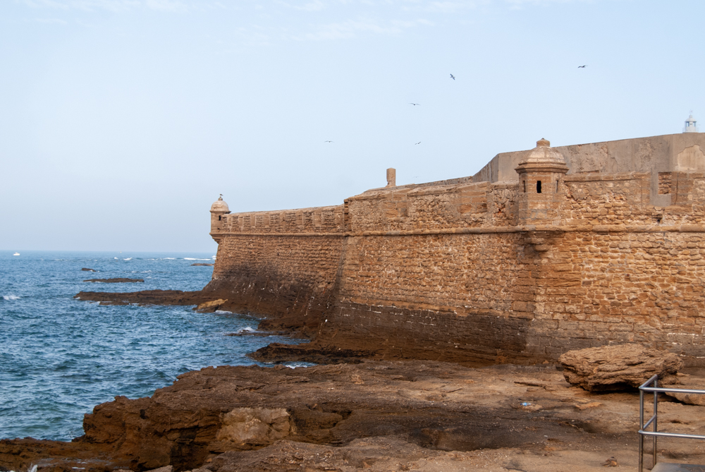 Castillo de San Sebastián, piedra ostionera, mar puente