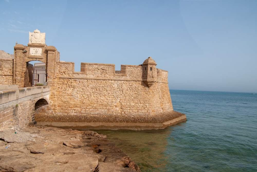 Castillo de San Sebastián, piedra ostionera, mar puente