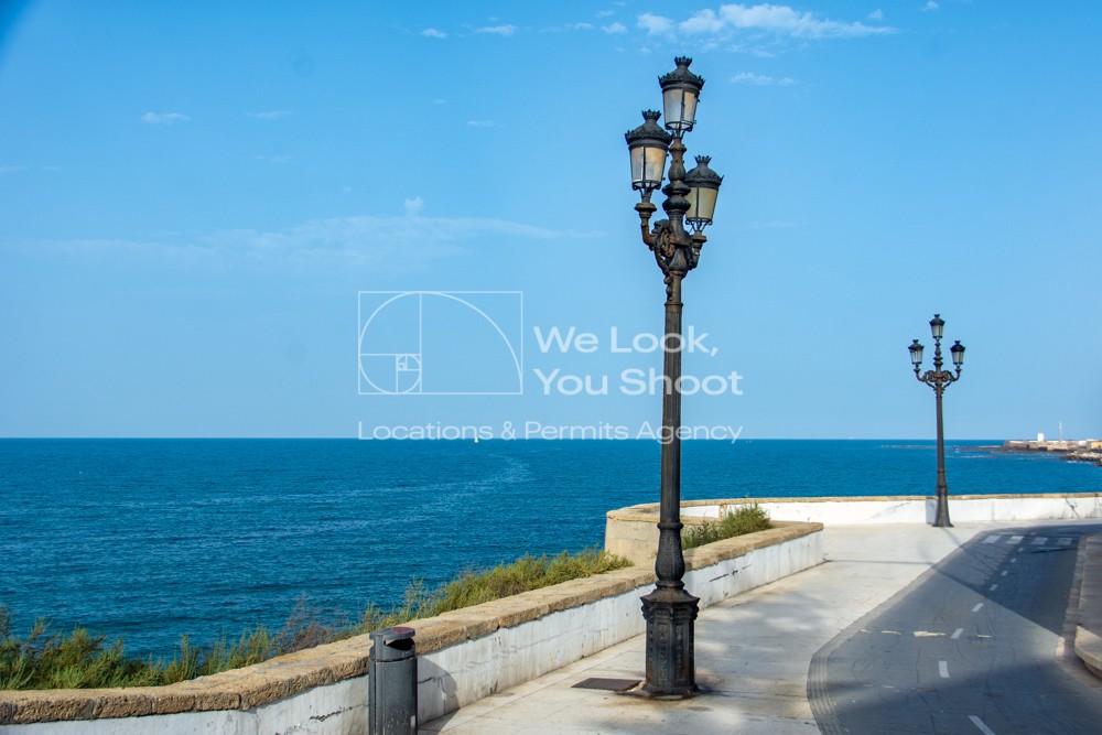 Paseo del Campo del Sur frente al mar