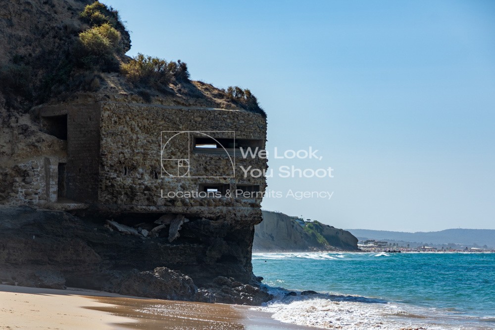 Antiguo Bunker en los acantilados de cala Puntalejo