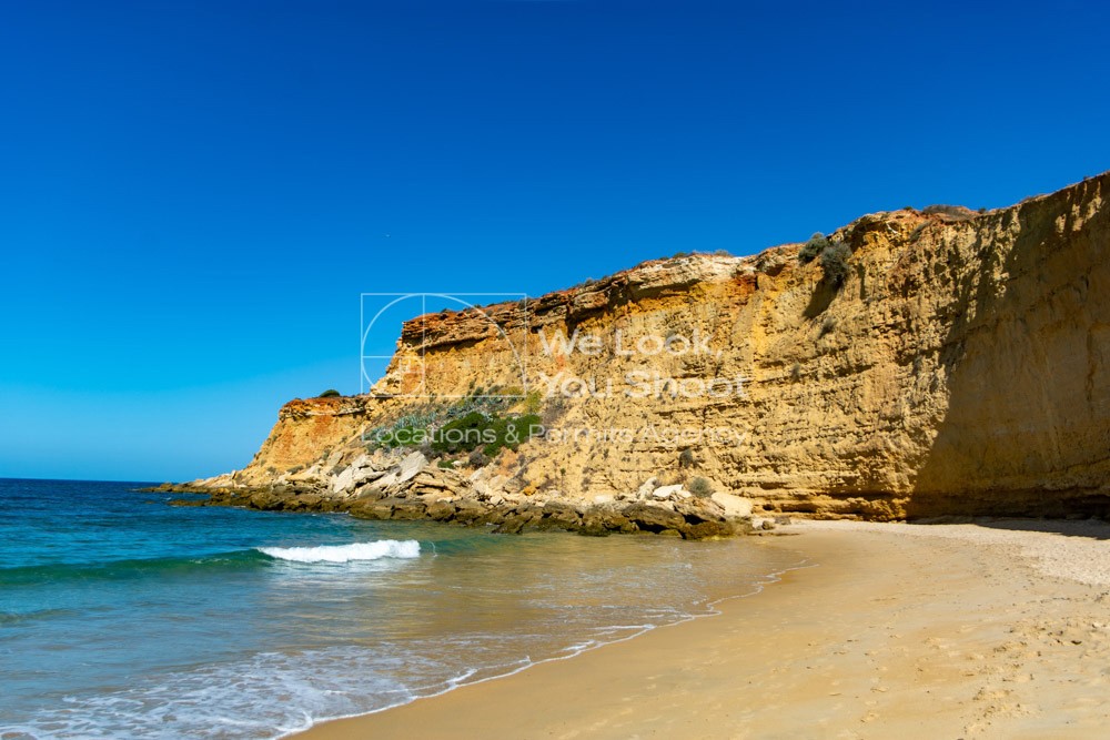 Cala Puntalejo, acantilados, playa aguas cristalinas, mar