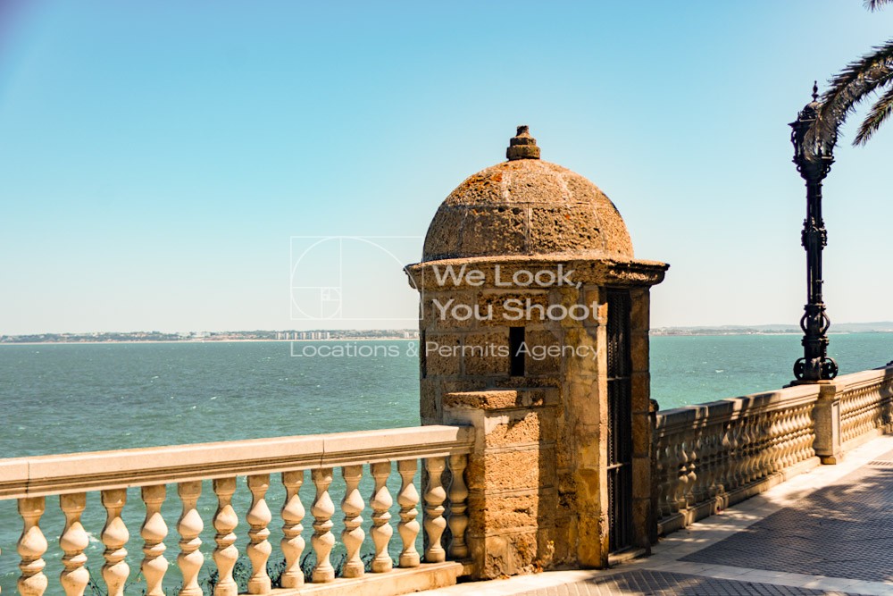 Garita de piedra ostionera dando al mar