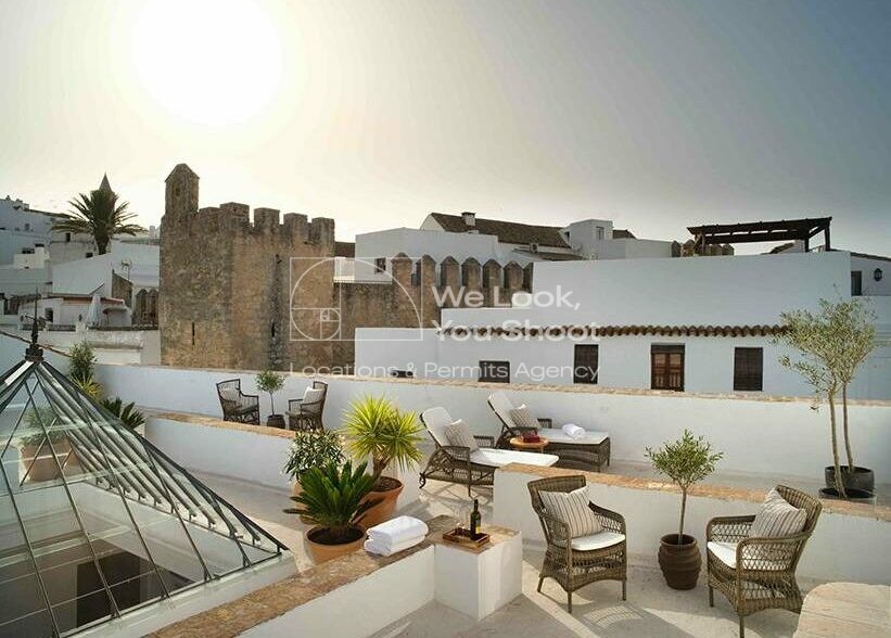 Terraza solarium con vistas de la muralla de Vejer