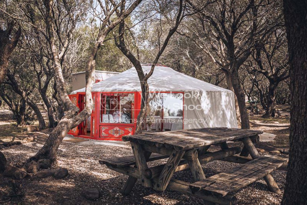 BUKAS, CABALLOS, CAMPO, GLAMPING, LAGO, MADERA, NATURALEZA, PUENTE, TIPIS, VACAS, YURTAS