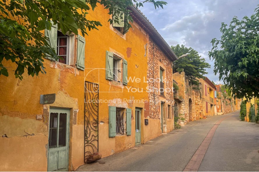 PROVENZA, CASAS PIEDRA, PUERTAS, COLORES, FACHADAS, FRANCIA, CALLES,
